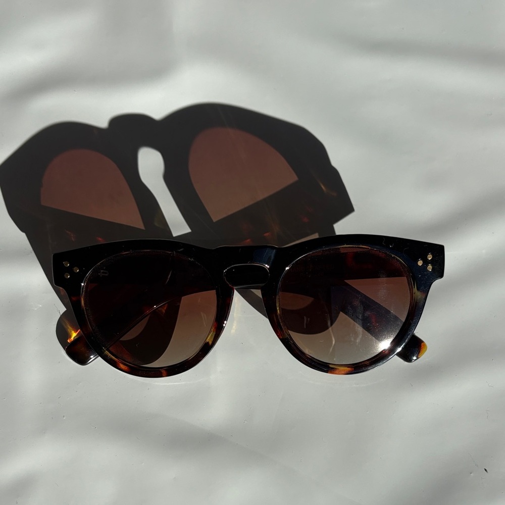 Stylish Tortoiseshell Sunglasses